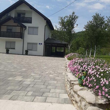 Apartments Paradise Licko Petrovo Selo Екстериор снимка