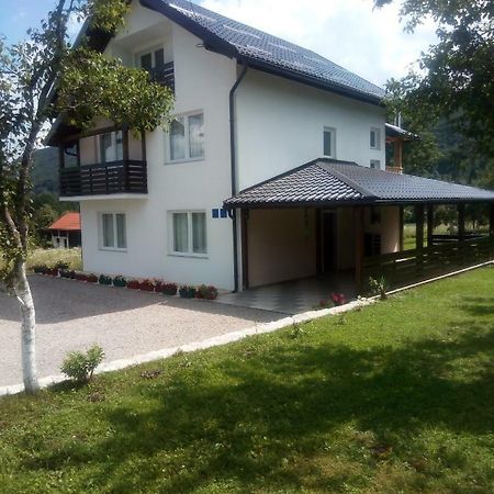 Apartments Paradise Licko Petrovo Selo Екстериор снимка