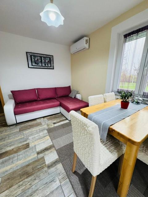 Apartments Paradise Licko Petrovo Selo Екстериор снимка