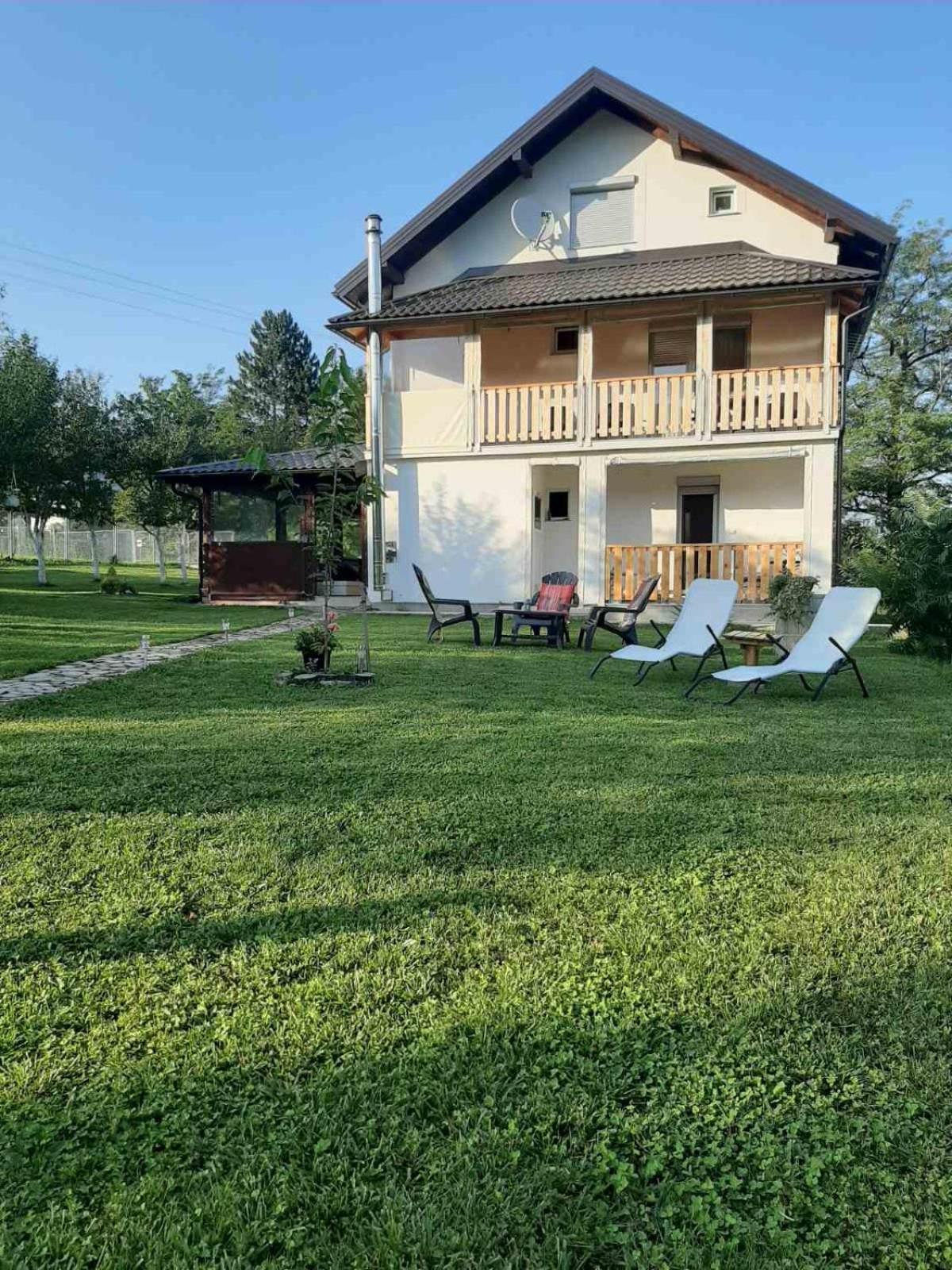 Apartments Paradise Licko Petrovo Selo Екстериор снимка