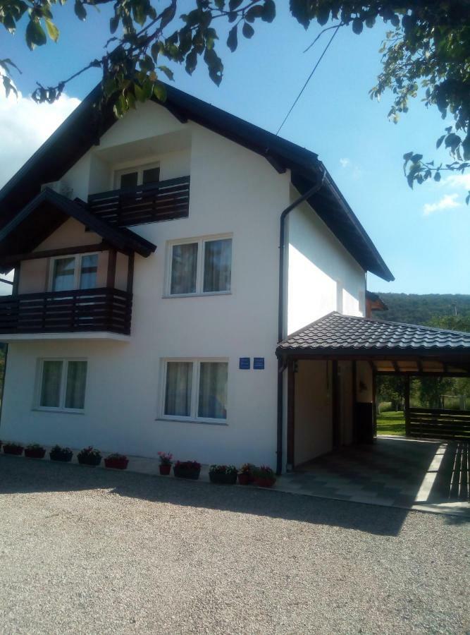Apartments Paradise Licko Petrovo Selo Екстериор снимка